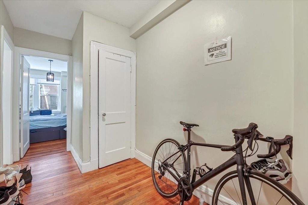 1 bed, 1 bath apartment for rent at 130 Myrtle St Unit 4, Beacon Hill — photo 6 of 8