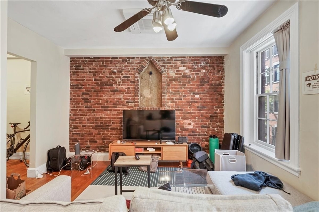 1 bed, 1 bath apartment for rent at 130 Myrtle St Unit 4, Beacon Hill — photo 2 of 8