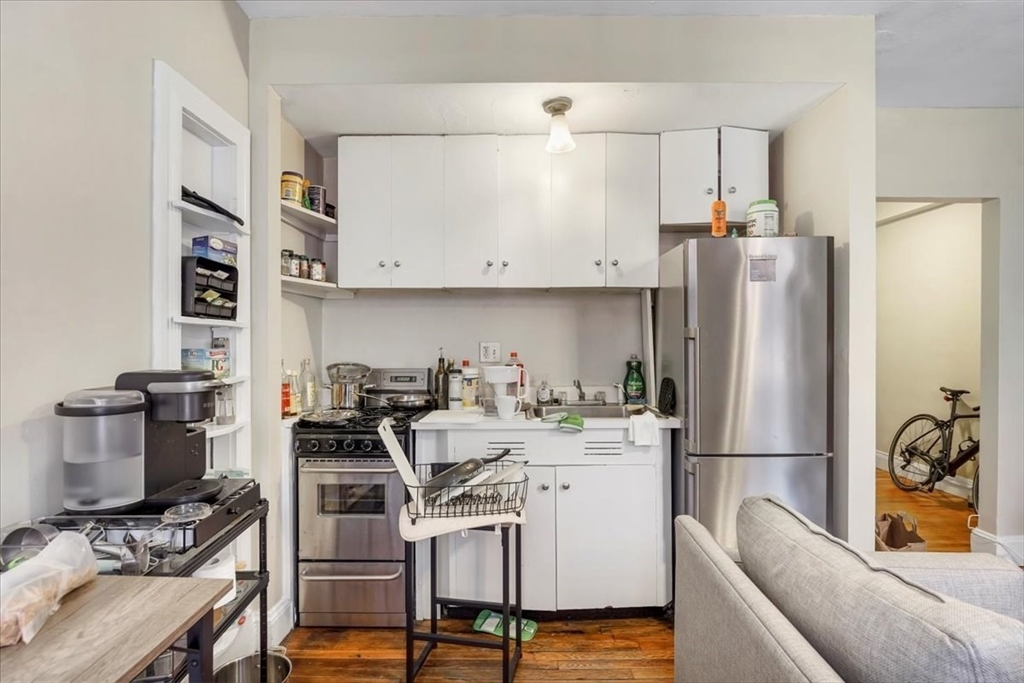 1 bed, 1 bath apartment for rent at 130 Myrtle St Unit 4, Beacon Hill — photo 4 of 8