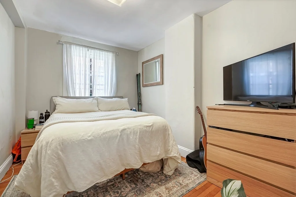 1 bed, 1 bath apartment for rent at 130 Myrtle St Unit 5, Beacon Hill — photo 5 of 6