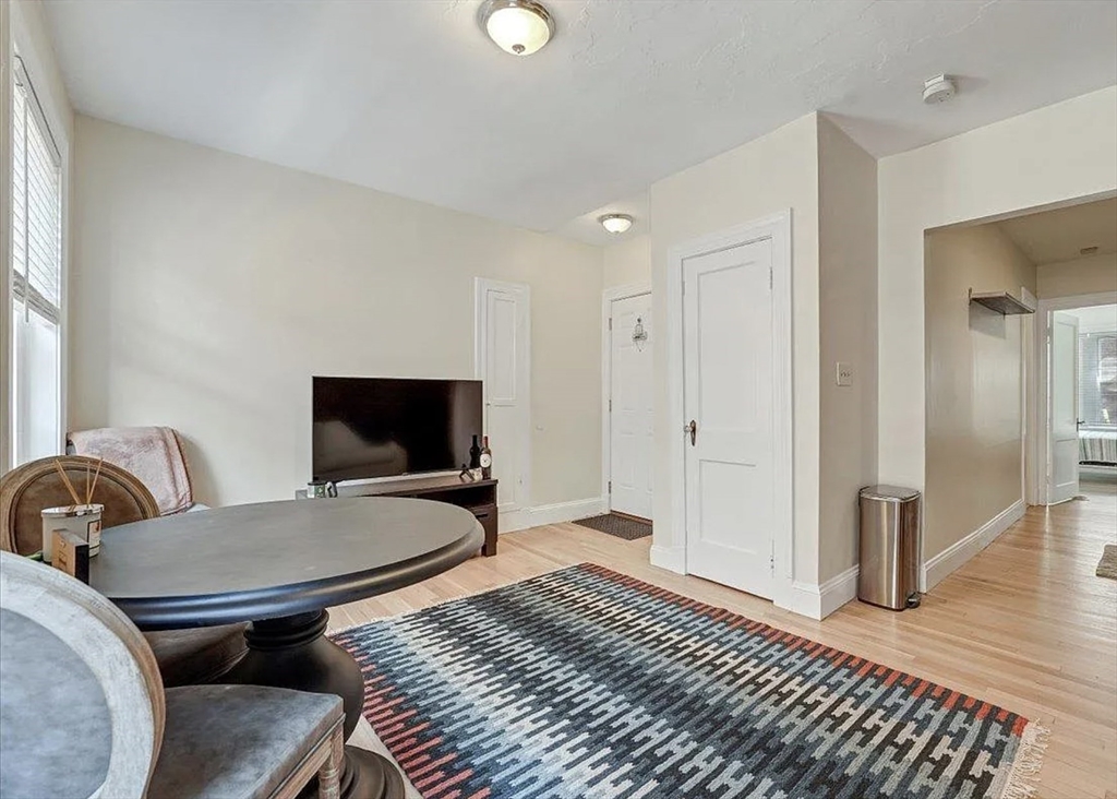 1 bed, 1 bath apartment for rent at 130 Myrtle St Unit 6, Beacon Hill — photo 3 of 9