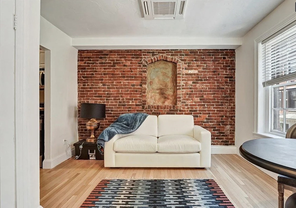 1 bed, 1 bath apartment for rent at 130 Myrtle St Unit 6, Beacon Hill — photo 1 of 9