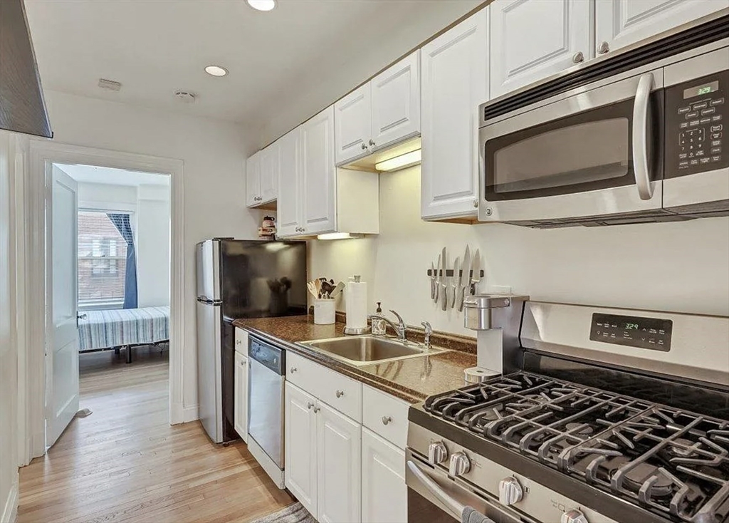 1 bed, 1 bath apartment for rent at 130 Myrtle St Unit 6, Beacon Hill — photo 5 of 9