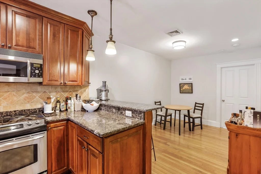 2 bed, 2 bath apartment for rent at 130 Myrtle St Unit 7, Beacon Hill — photo 6 of 13