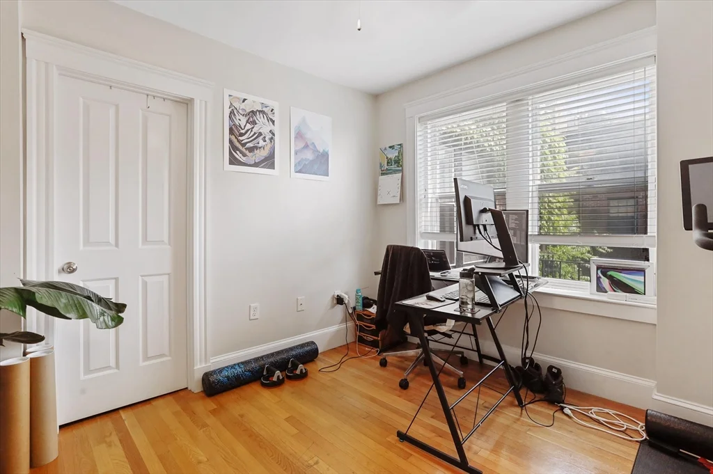 2 bed, 2 bath apartment for rent at 130 Myrtle St Unit 7, Beacon Hill — photo 7 of 13