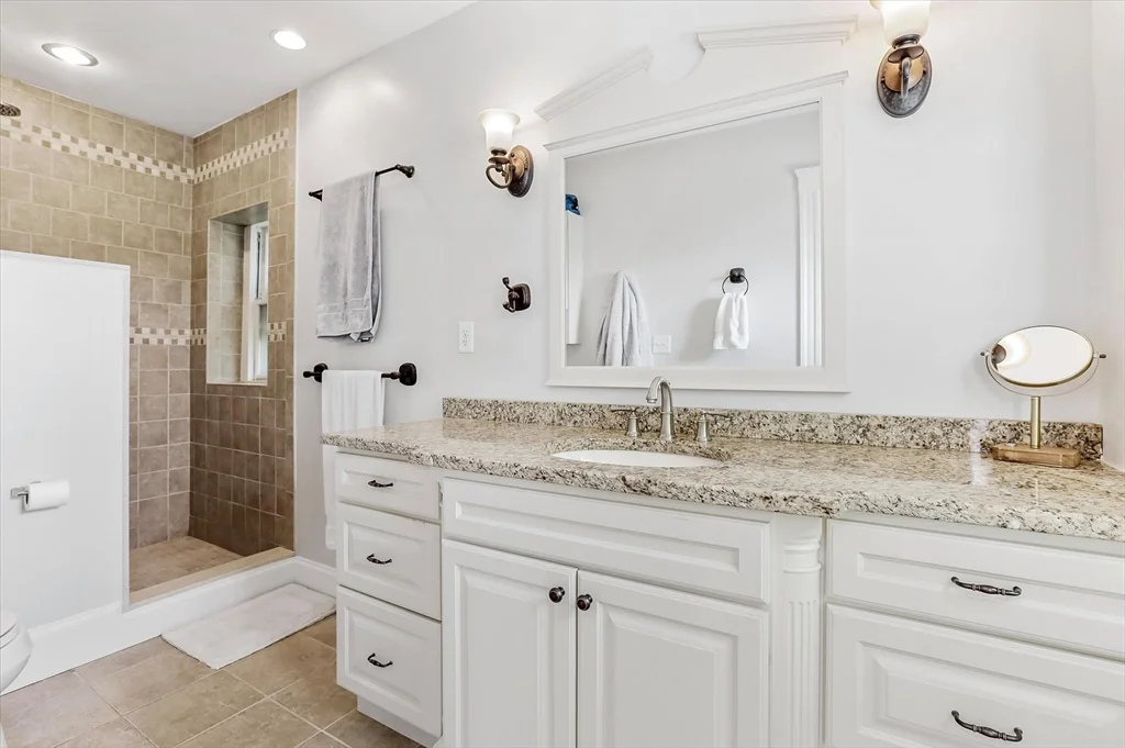 2 bed, 2 bath apartment for rent at 130 Myrtle St Unit PH, Beacon Hill — photo 10 of 13