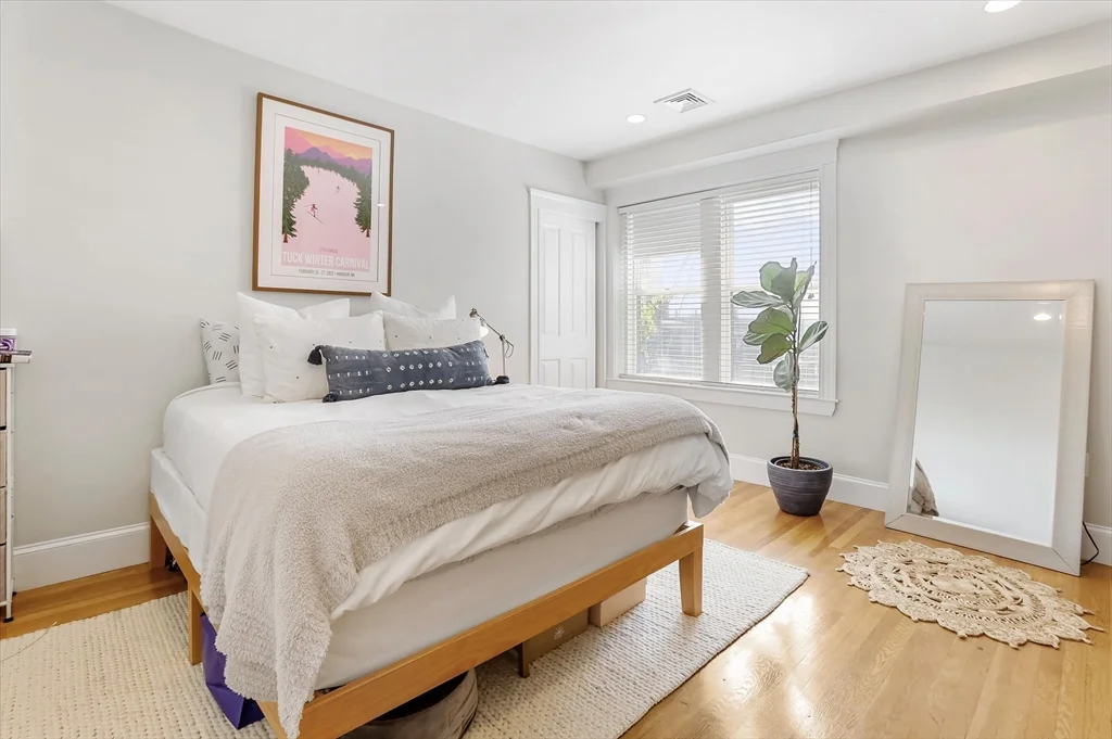 2 bed, 2 bath apartment for rent at 130 Myrtle St Unit PH, Beacon Hill — photo 9 of 13