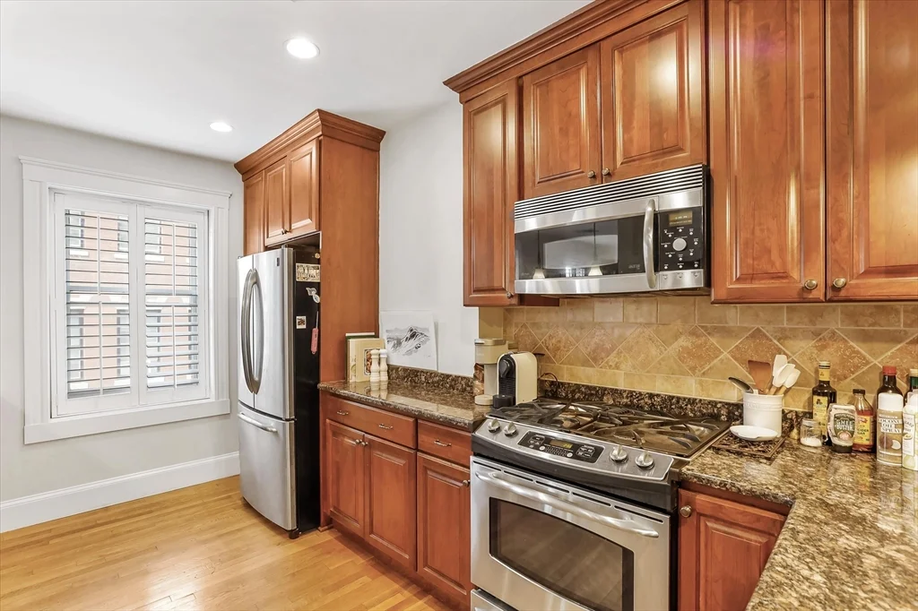 2 bed, 2 bath apartment for rent at 130 Myrtle St Unit PH, Beacon Hill — photo 5 of 13