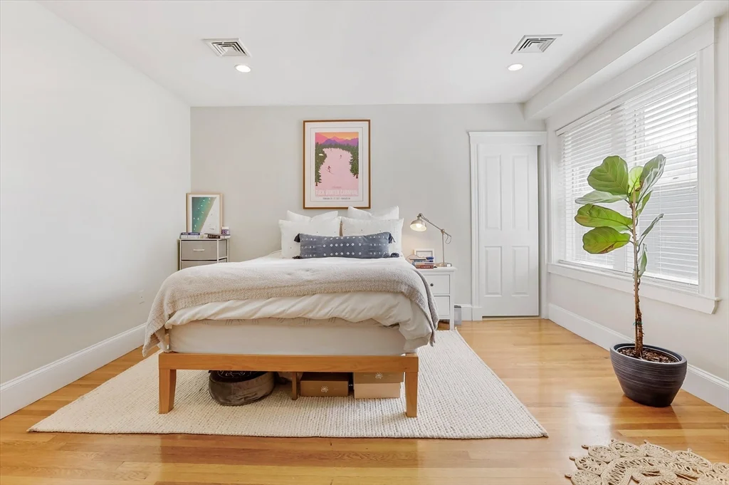 2 bed, 2 bath apartment for rent at 130 Myrtle St Unit PH, Beacon Hill — photo 8 of 13