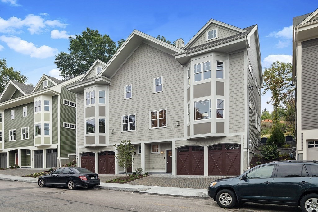3 bed, 2 bath apartment for rent at 130 Newton Unit 130, Brighton — photo 1 of 17