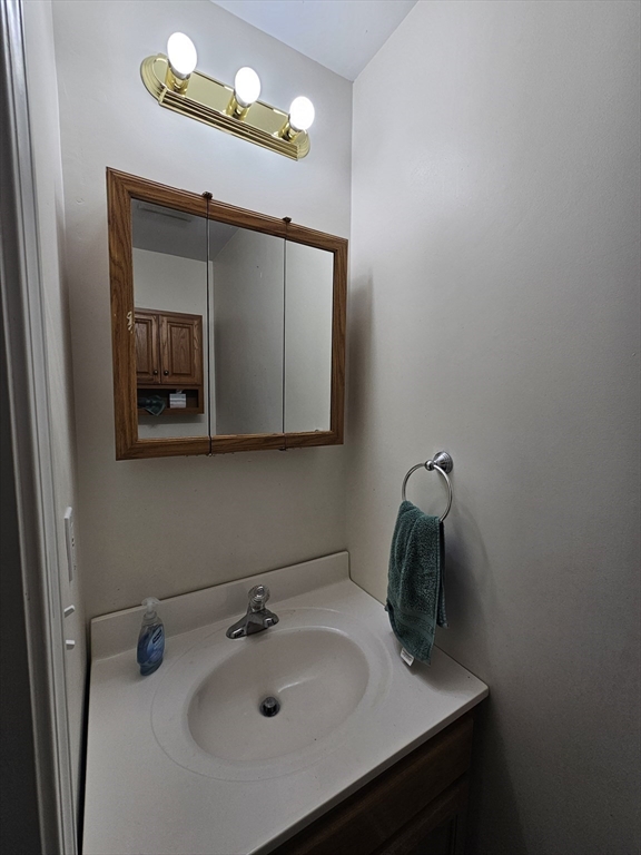 3 bed, 1 bath apartment for rent at 130 Norfolk St Unit 130, Worcester — photo 10 of 17