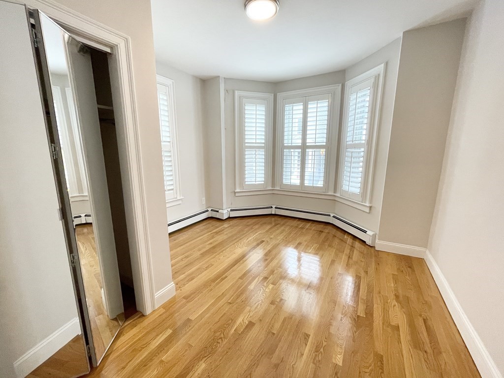 5 bed, 1 bath apartment for rent at 130 P Unit 1, Boston — photo 5 of 15
