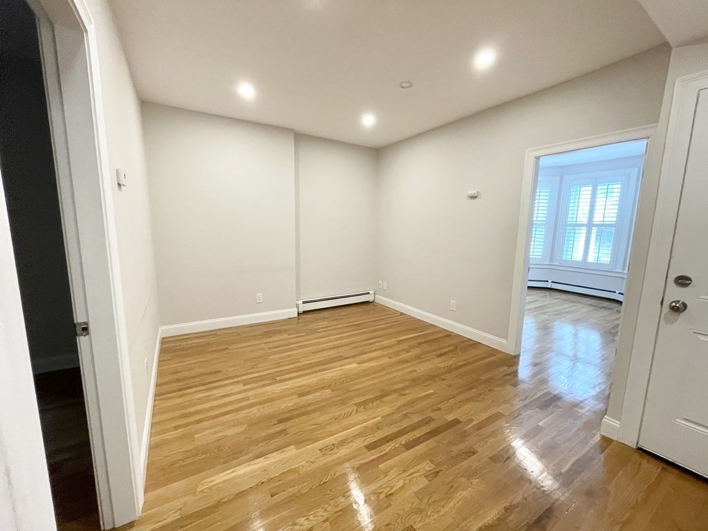 5 bed, 1 bath apartment for rent at 130 P Unit 1, Boston — photo 6 of 15