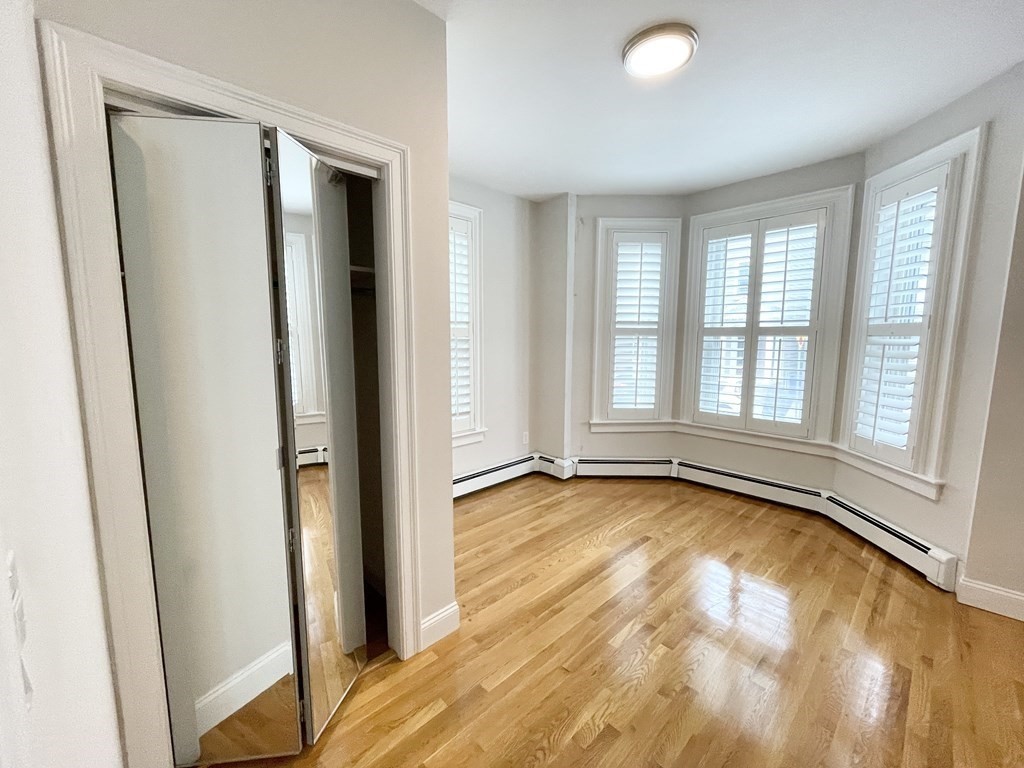 5 bed, 1 bath apartment for rent at 130 P Unit 1, Boston — photo 4 of 15