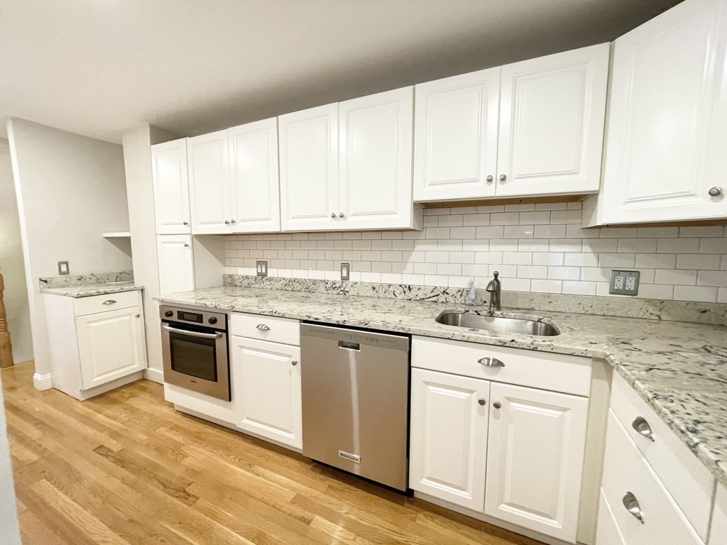 5 bed, 1 bath apartment for rent at 130 P Unit 1, Boston — photo 2 of 15