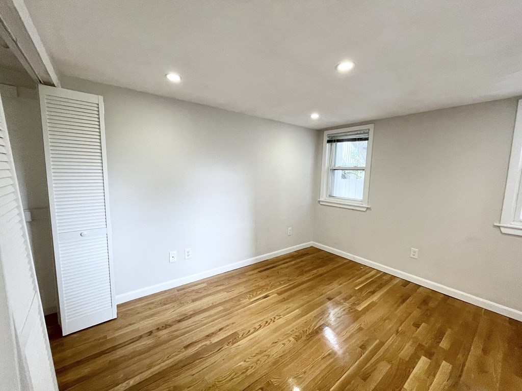 5 bed, 1 bath apartment for rent at 130 P Unit 1, Boston — photo 8 of 15