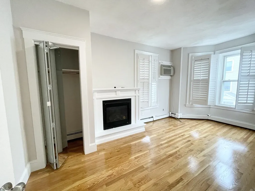5 bed, 2 bath apartment for rent at 130 P Unit 2, Boston — photo 5 of 23