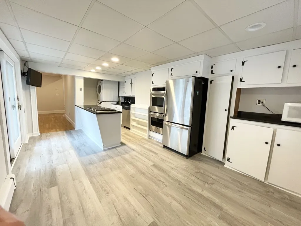 5 bed, 2 bath apartment for rent at 130 P Unit 2, Boston — photo 4 of 23