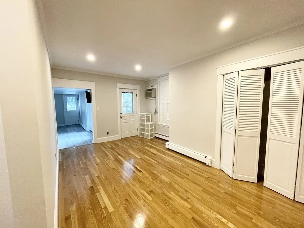 5 bed, 2 bath apartment for rent at 130 P Unit 2, Boston — photo 10 of 23