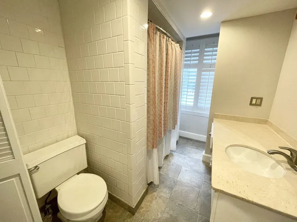 5 bed, 2 bath apartment for rent at 130 P Unit 2, Boston — photo 20 of 23