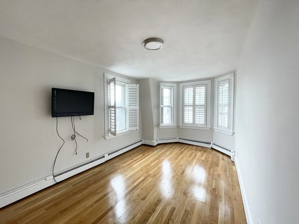 5 bed, 2 bath apartment for rent at 130 P Unit 2, Boston — photo 15 of 23