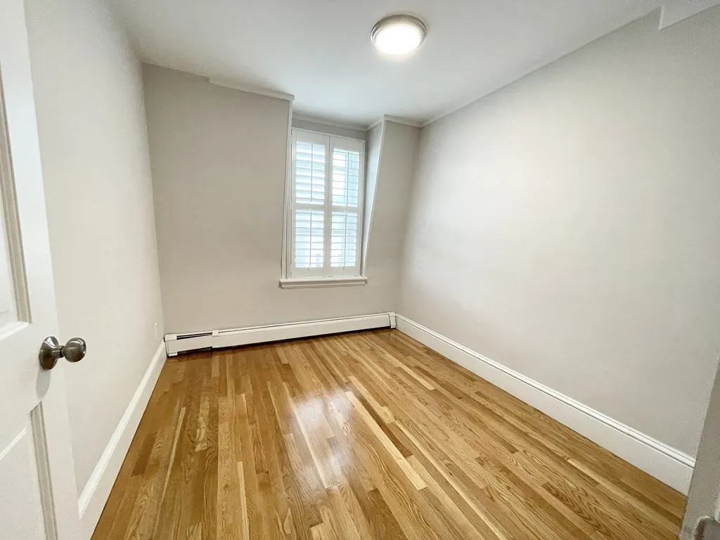 5 bed, 2 bath apartment for rent at 130 P Unit 2, Boston — photo 18 of 23