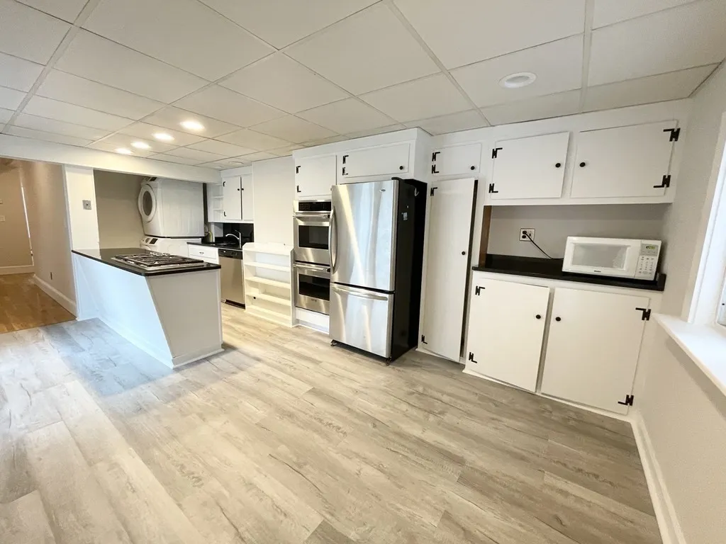 5 bed, 2 bath apartment for rent at 130 P Unit 2, Boston — photo 2 of 23
