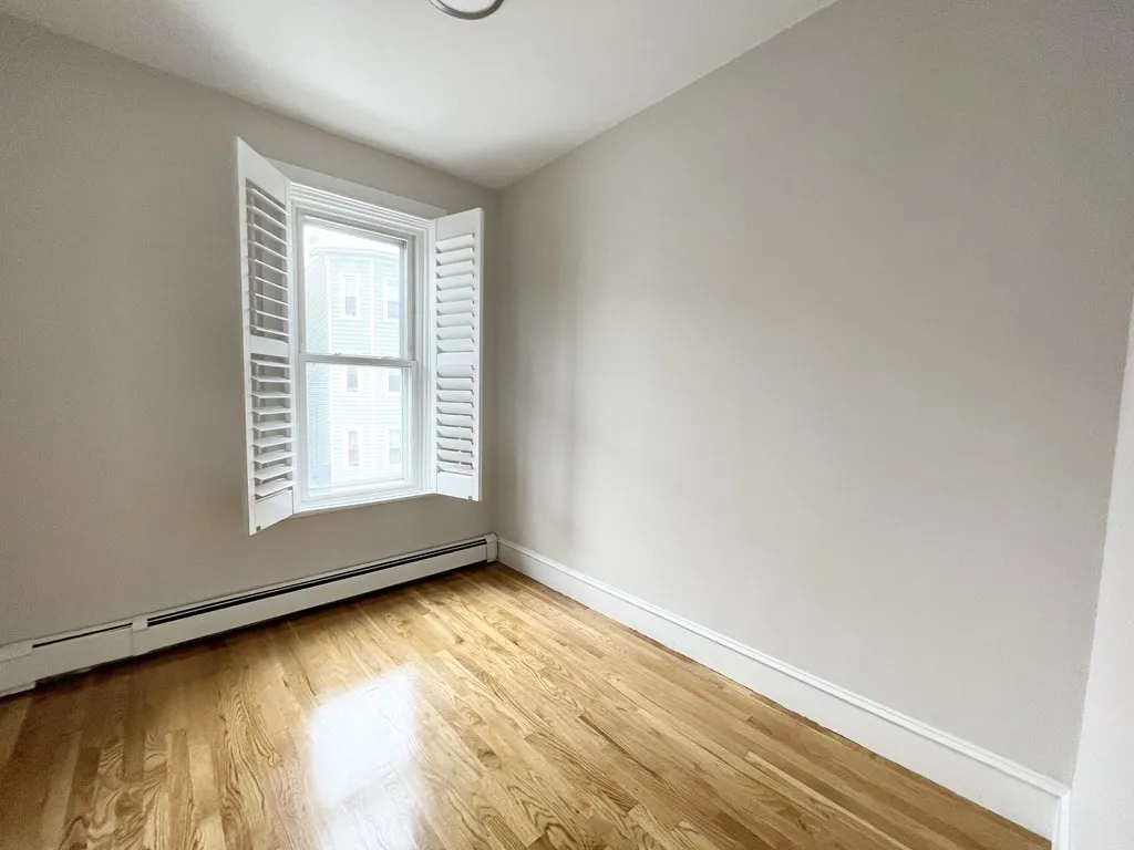 5 bed, 2 bath apartment for rent at 130 P Unit 2, Boston — photo 8 of 23