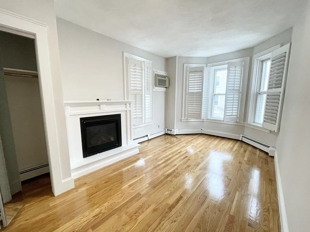 5 bed, 2 bath apartment for rent at 130 P Unit 2, Boston — photo 7 of 23
