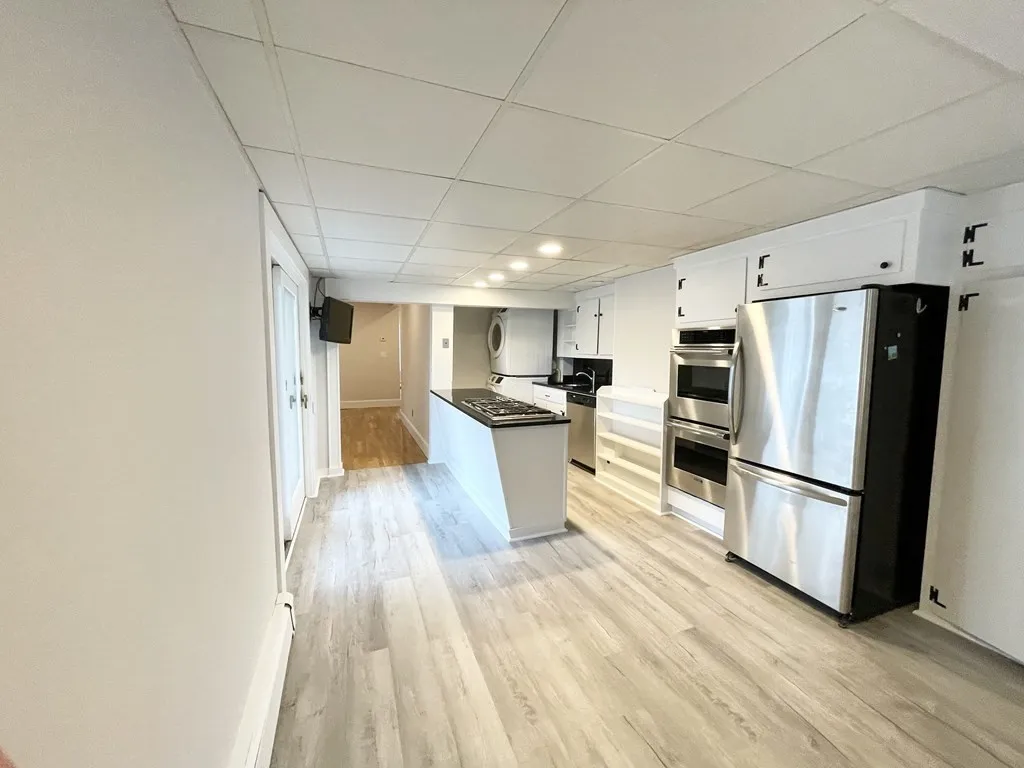 5 bed, 2 bath apartment for rent at 130 P Unit 2, Boston — photo 3 of 23