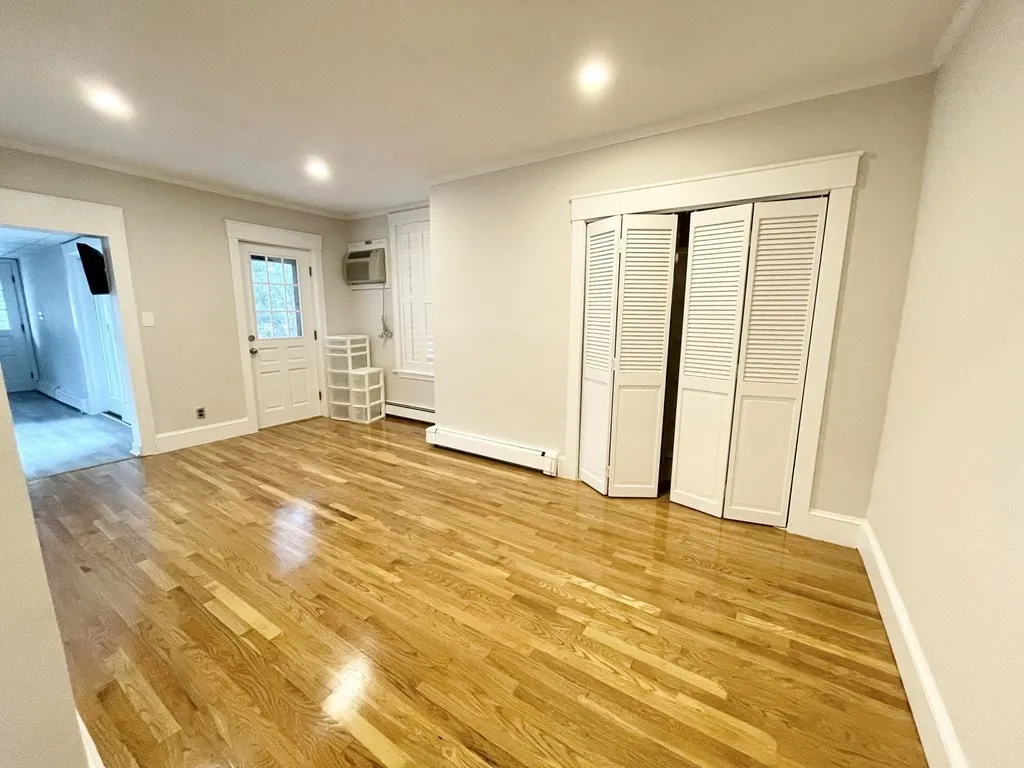 5 bed, 2 bath apartment for rent at 130 P Unit 2, Boston — photo 11 of 23