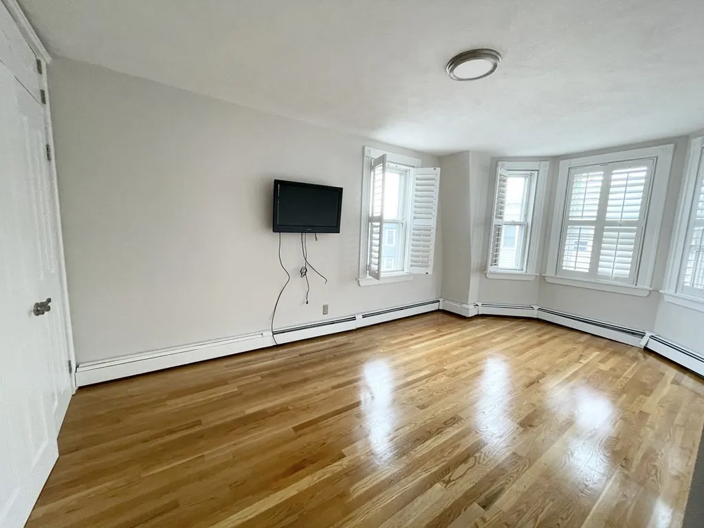5 bed, 2 bath apartment for rent at 130 P Unit 2, Boston — photo 16 of 23