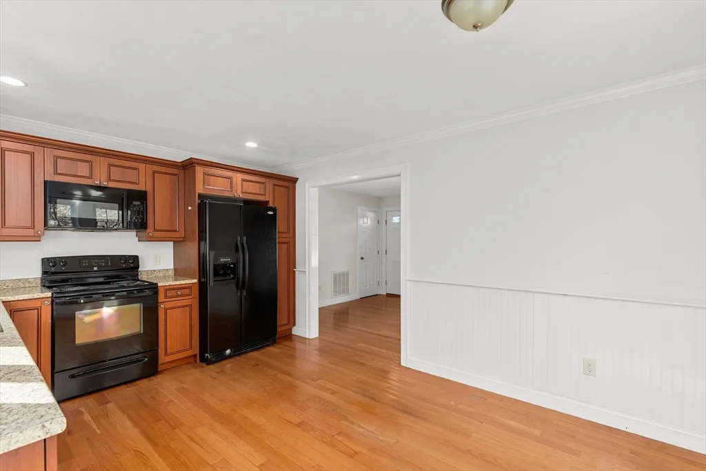 3 bed, 2 bath apartment for rent at 130-R Billington St, Plymouth — photo 8 of 24