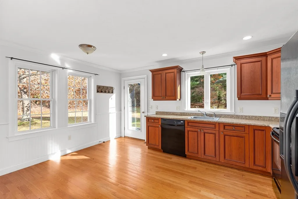 3 bed, 2 bath apartment for rent at 130-R Billington St, Plymouth — photo 9 of 24