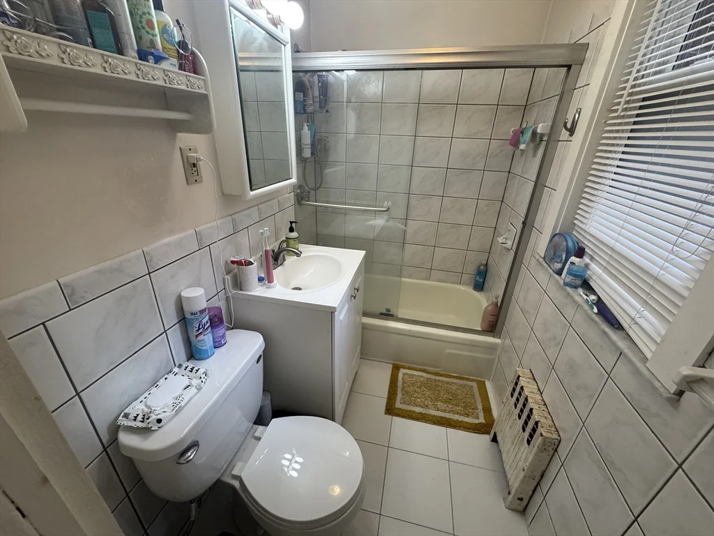 1 bed, 1 bath apartment for rent at 130 Sutherland Unit 4, Brighton — photo 4 of 9