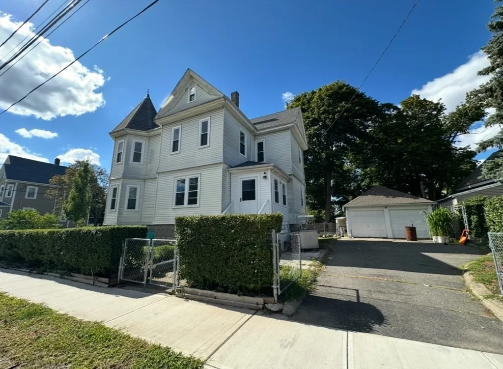 3 bed, 2 bath apartment for rent at 130 Taylor St Unit 130, Quincy — photo 2 of 14