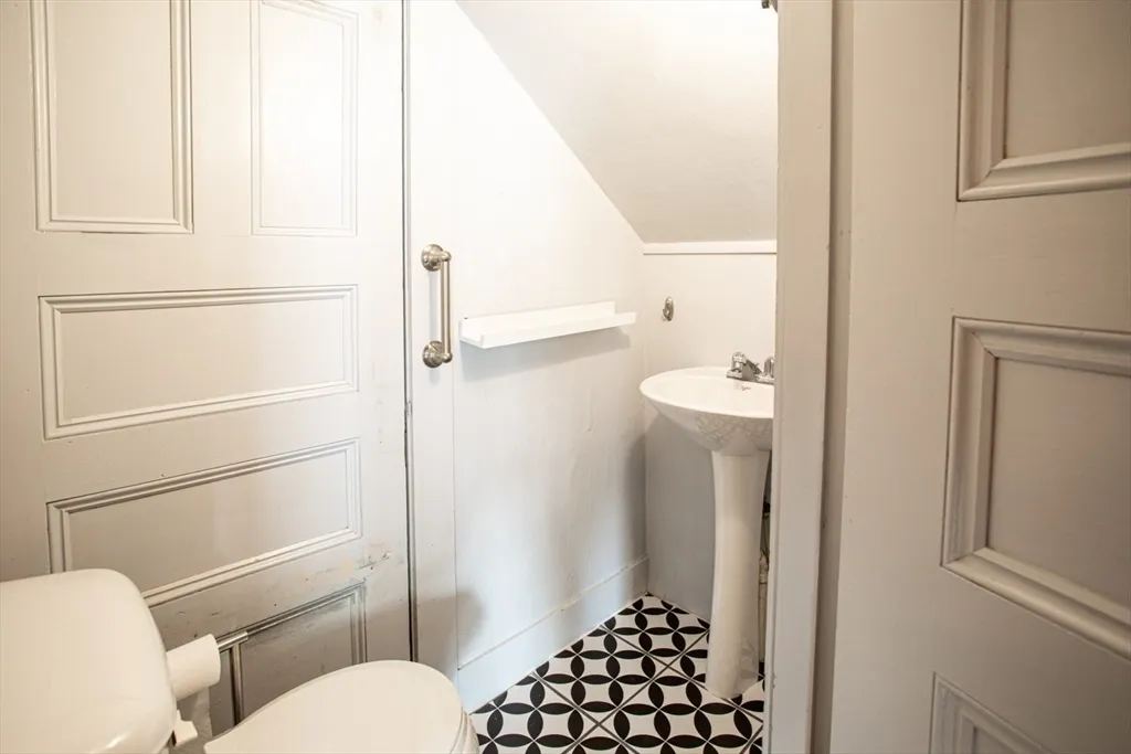 2 bed, 1 bath apartment for rent at 130 Underwood St Unit 1, Fall River — photo 21 of 23