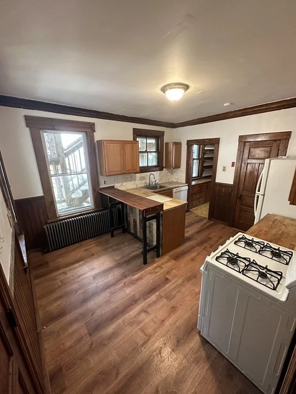 4 bed, 1 bath apartment for rent at 130 Vernon St Unit 1, Worcester — photo 3 of 20