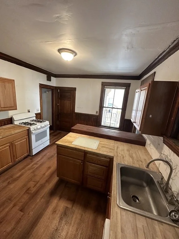 4 bed, 1 bath apartment for rent at 130 Vernon St Unit 1, Worcester — photo 4 of 20