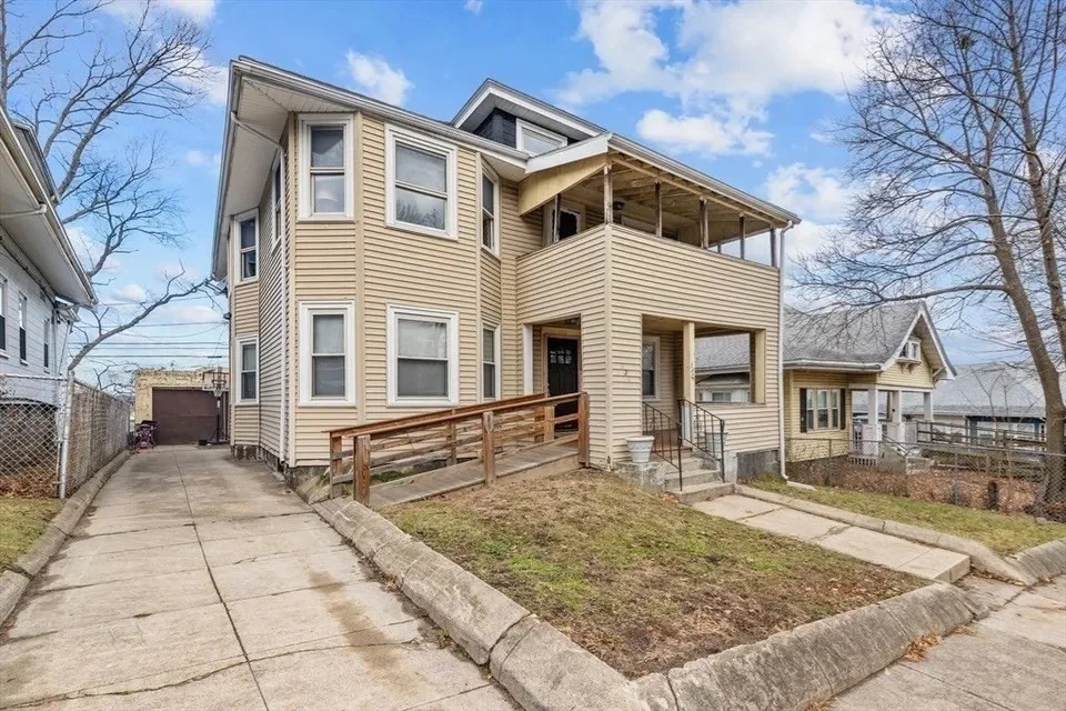 3 bed, 1 bath apartment for rent at 130 Wellington Hill St Unit 2, Mattapan — photo 13 of 14