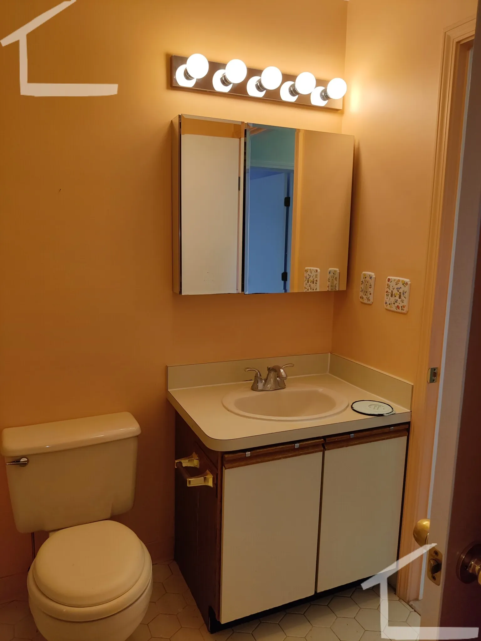 2.5 bed, 2.5 bath apartment for rent at 1301 Lagrange St Unit 1301, West Roxbury — photo 19 of 26