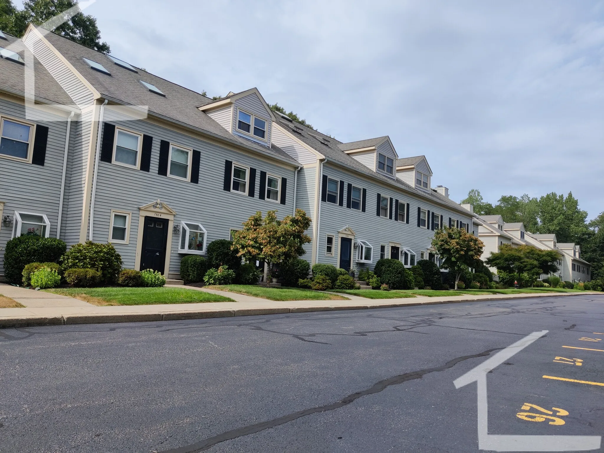 2.5 bed, 2.5 bath apartment for rent at 1301 Lagrange St Unit 1301, West Roxbury — photo 2 of 26