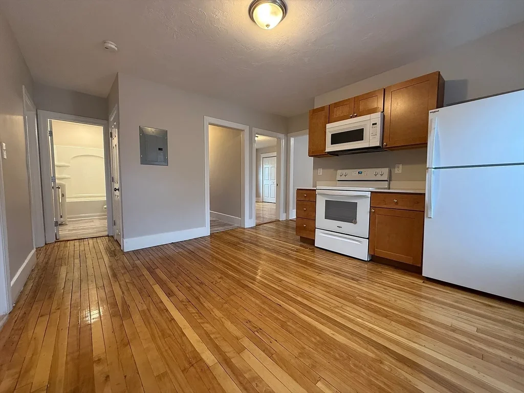 3 bed, 1 bath apartment for rent at 1301 Main St Unit 2, Worcester — photo 12 of 15