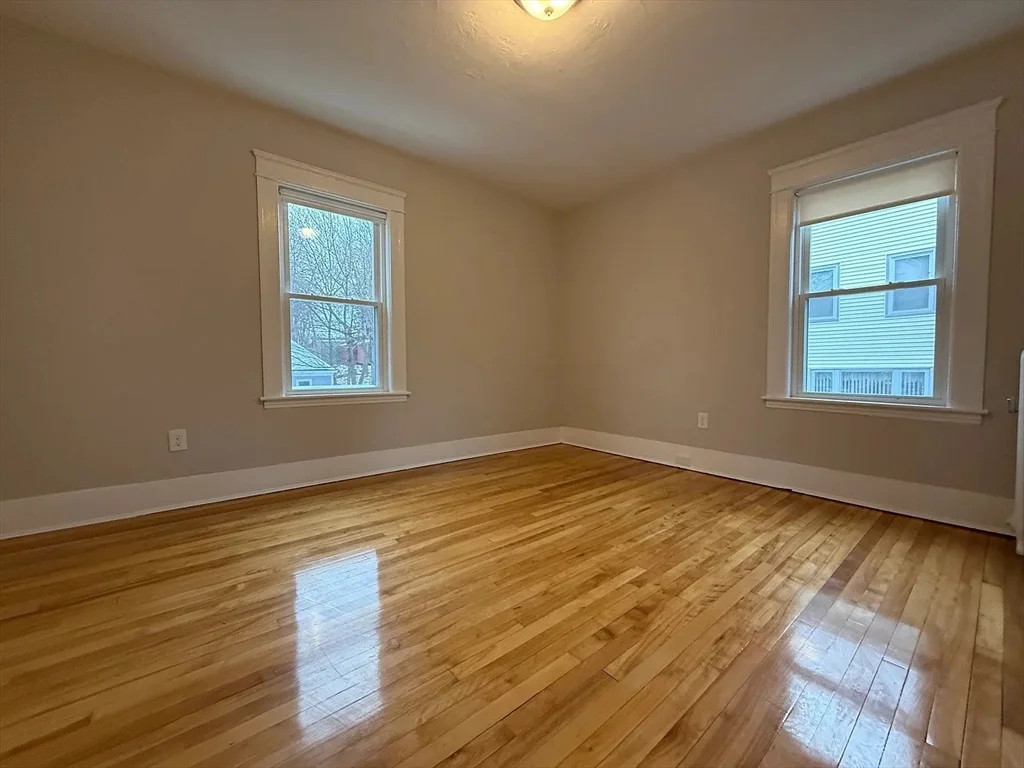 3 bed, 1 bath apartment for rent at 1301 Main St Unit 2, Worcester — photo 4 of 15