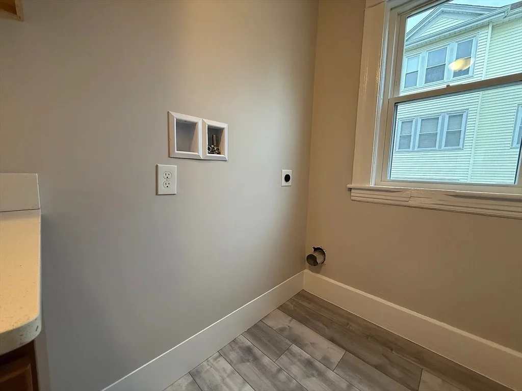 3 bed, 1 bath apartment for rent at 1301 Main St Unit 2, Worcester — photo 6 of 15