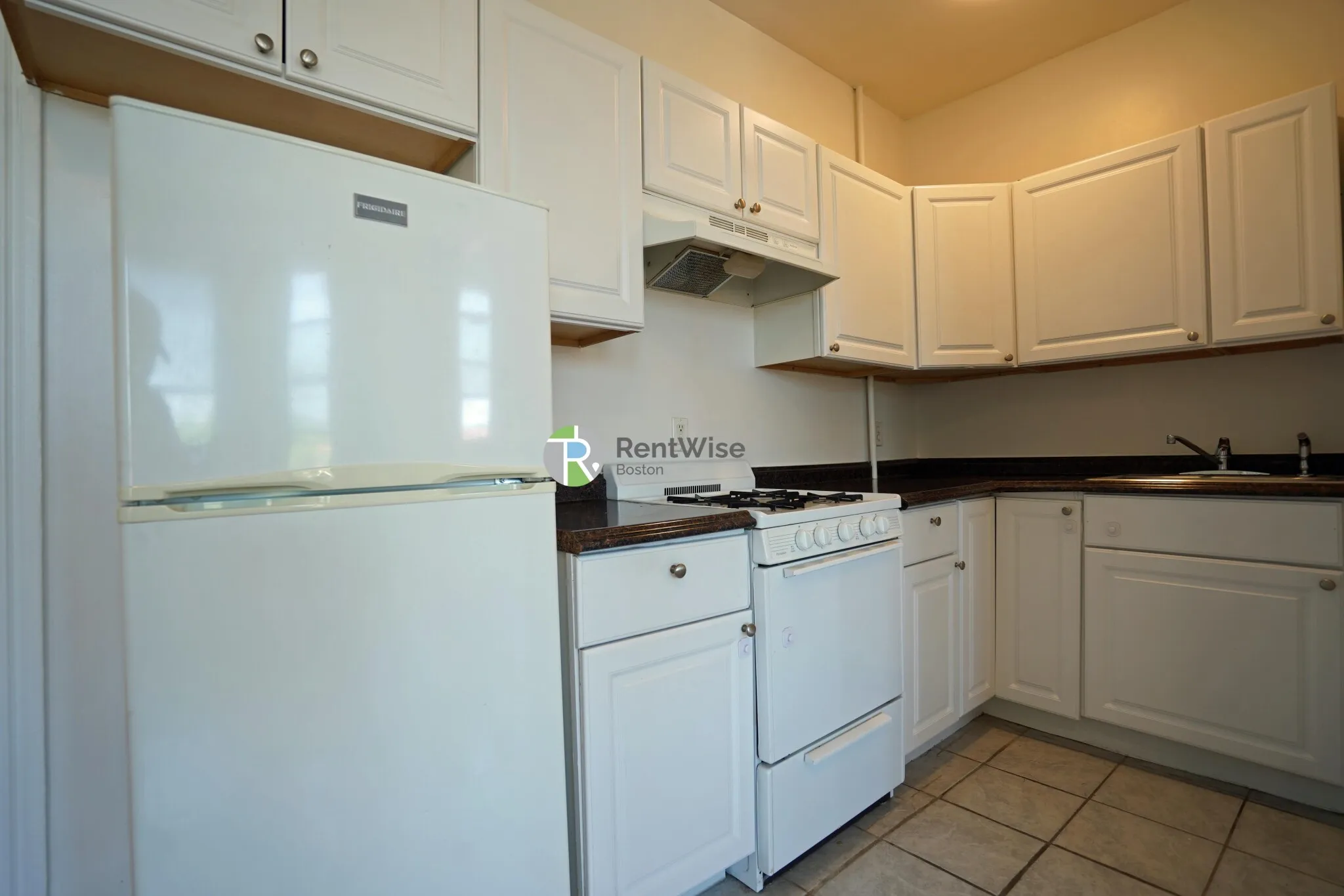 Studio bed, 1 bath apartment for rent at 1302 Commonwealth Ave Unit 32, Allston — photo 7 of 22