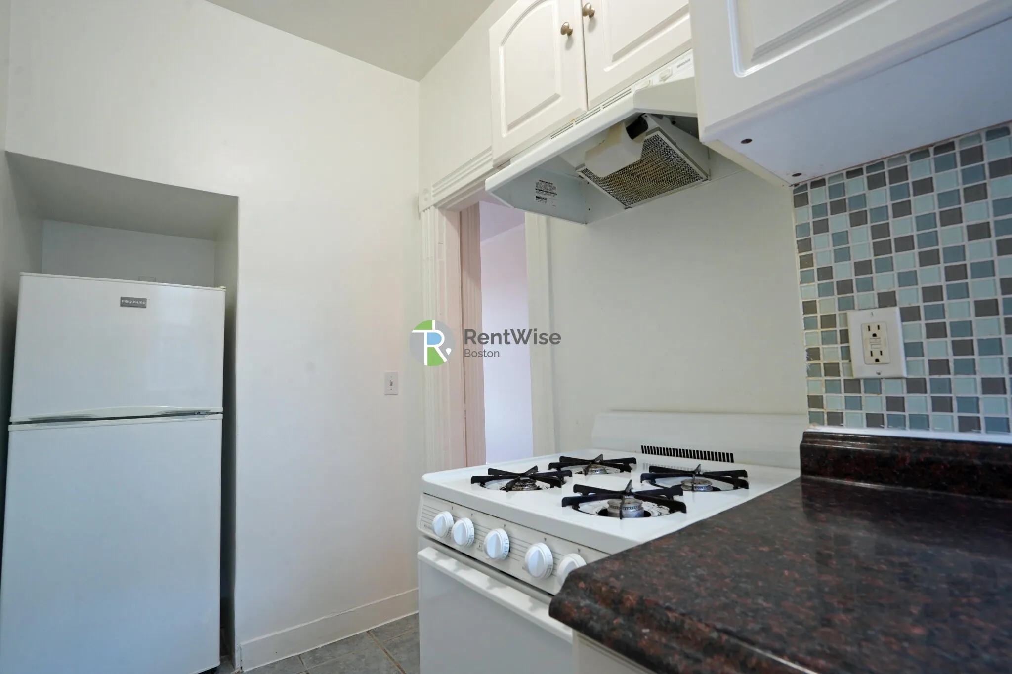 1 bed, 1 bath apartment for rent at 1302 Commonwealth Ave Unit 35, Allston — photo 9 of 17