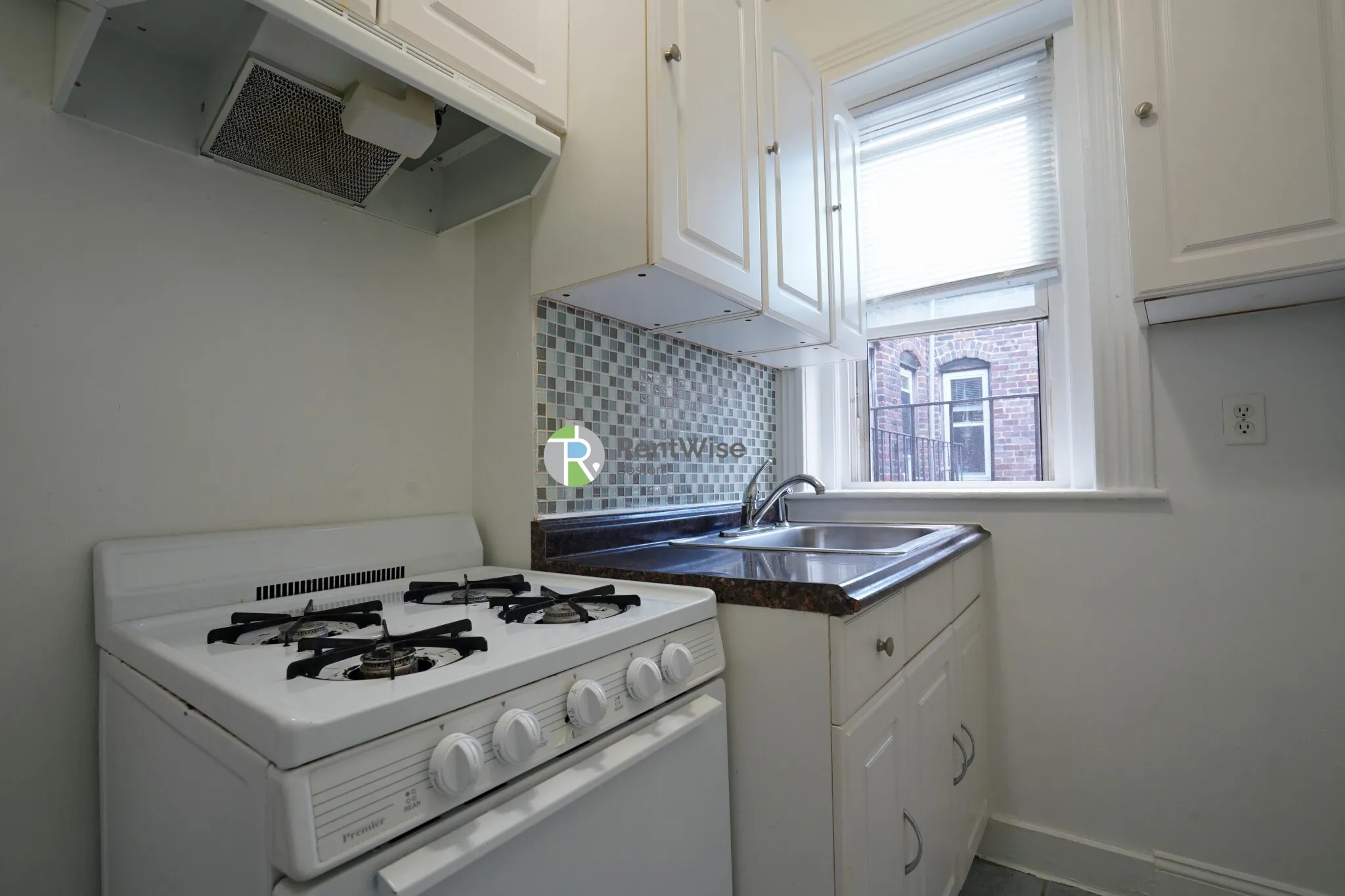 1 bed, 1 bath apartment for rent at 1302 Commonwealth Ave Unit 35, Allston — photo 10 of 17
