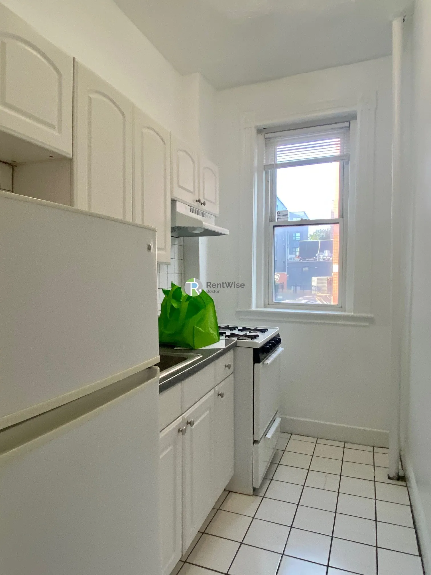 2 bed, 1 bath apartment for rent at 1302 Commonwealth Ave Unit 6, Allston — photo 5 of 32