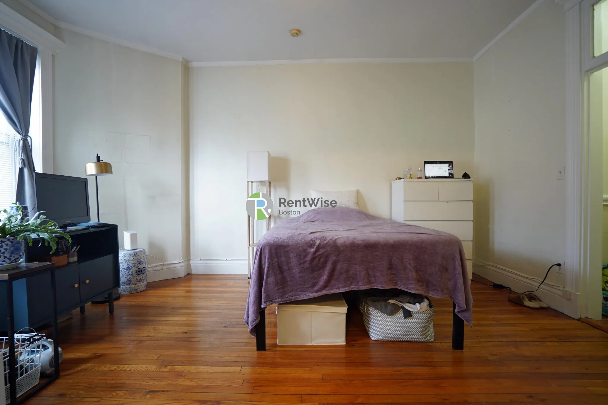 Studio bed, 1 bath apartment for rent at 1302 Commonwealth Ave Unit 8, Allston — photo 3 of 11